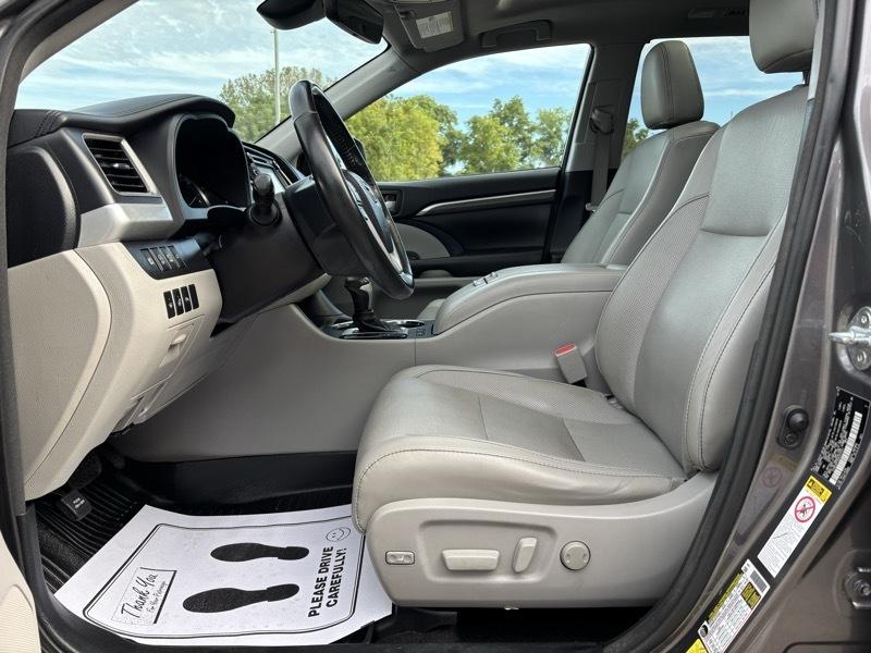 Toyota Highlander Limited Platinum 4D SUV AWD 2017