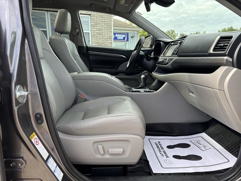 Toyota Highlander Limited Platinum 4D SUV AWD 2017