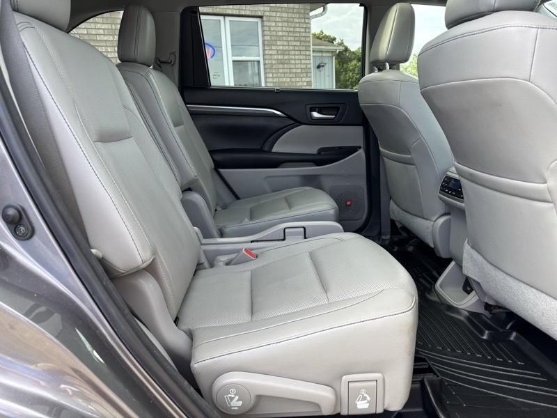 Toyota Highlander Limited Platinum 4D SUV AWD 2017