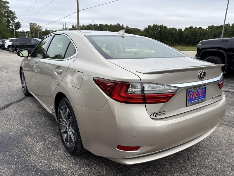 Lexus ES 300h Sedan 2016