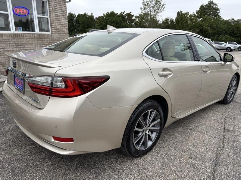 Lexus ES 300h Sedan 2016