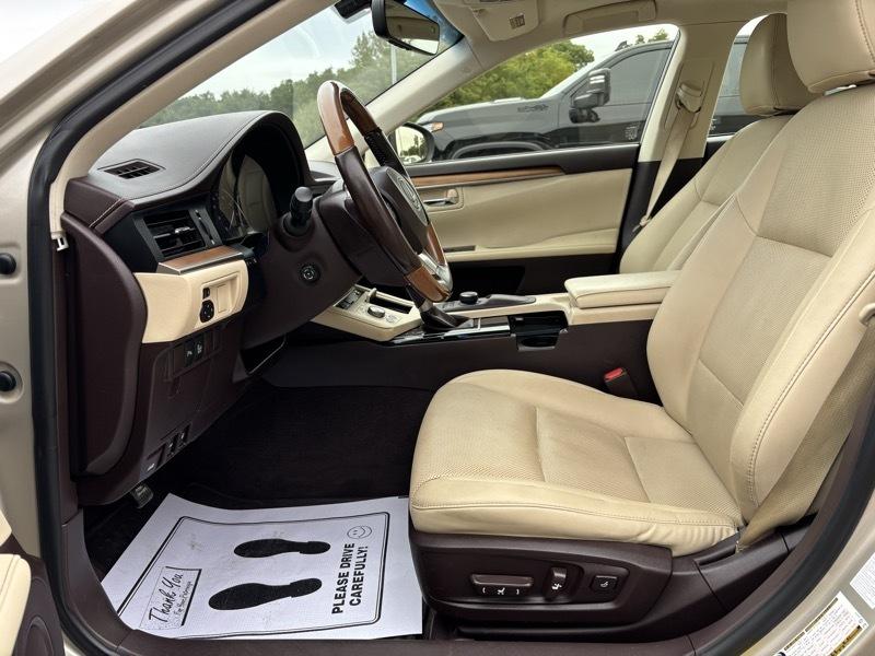 Lexus ES 300h Sedan 2016