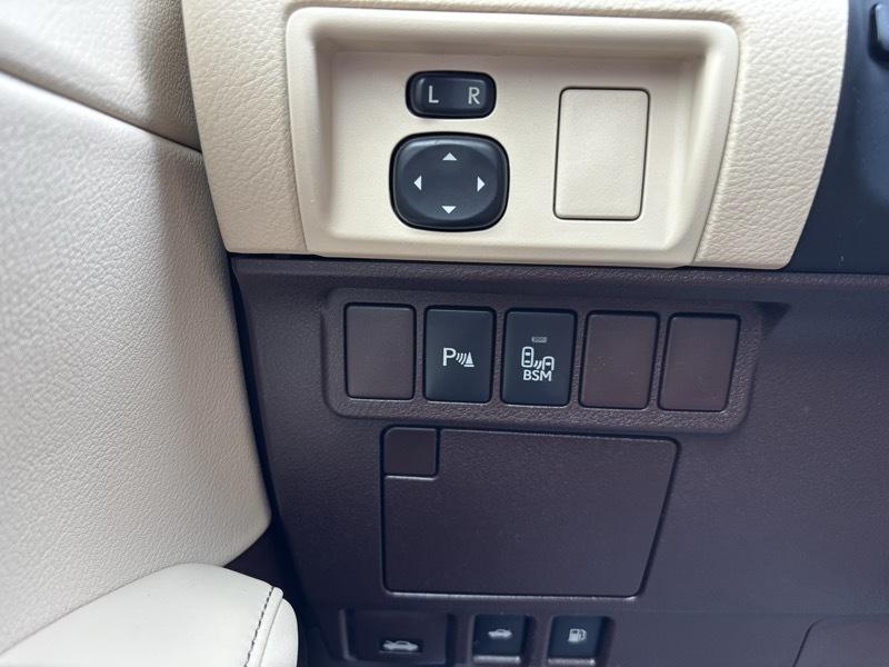 Lexus ES 300h Sedan 2016