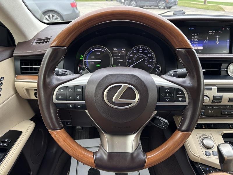 Lexus ES 300h Sedan 2016