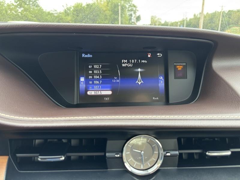 Lexus ES 300h Sedan 2016