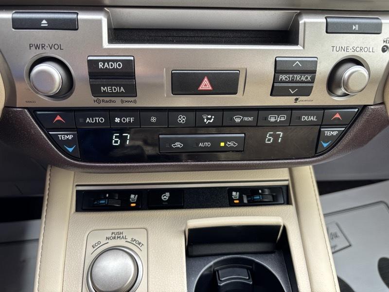 Lexus ES 300h Sedan 2016