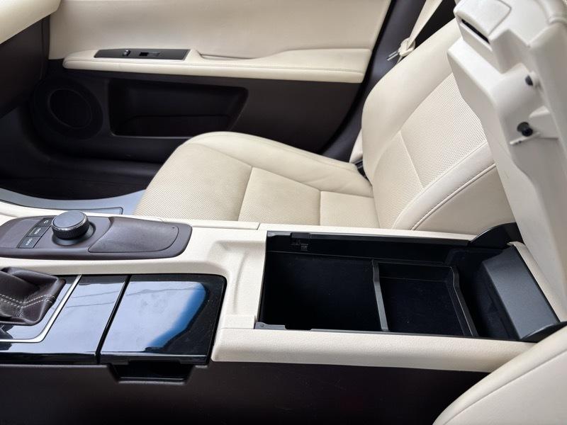 Lexus ES 300h Sedan 2016