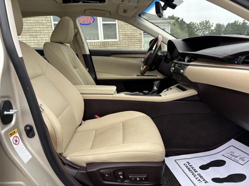 Lexus ES 300h Sedan 2016