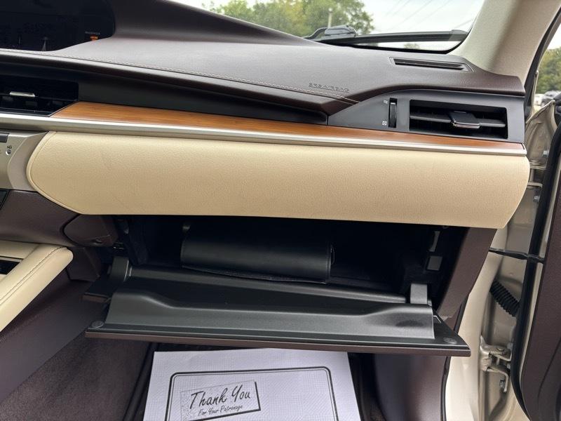 Lexus ES 300h Sedan 2016
