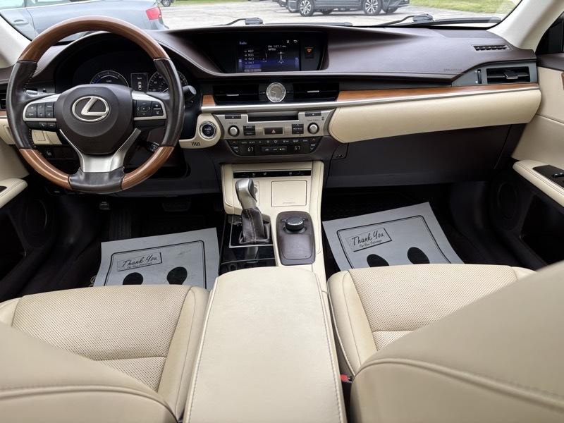 Lexus ES 300h Sedan 2016