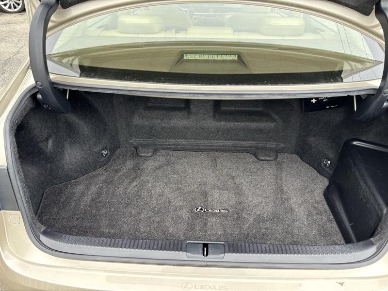 Lexus ES 300h Sedan 2016