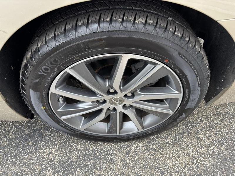 Lexus ES 300h Sedan 2016