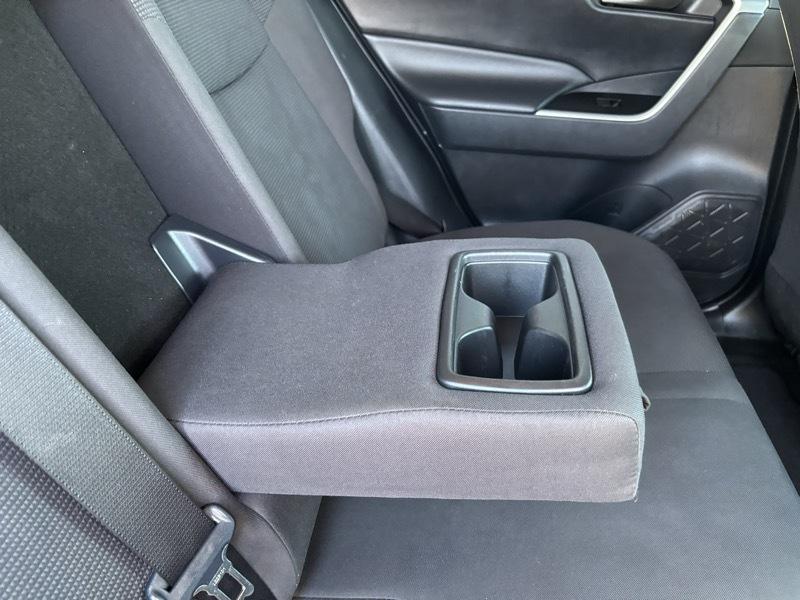 Toyota RAV4 LE 2021