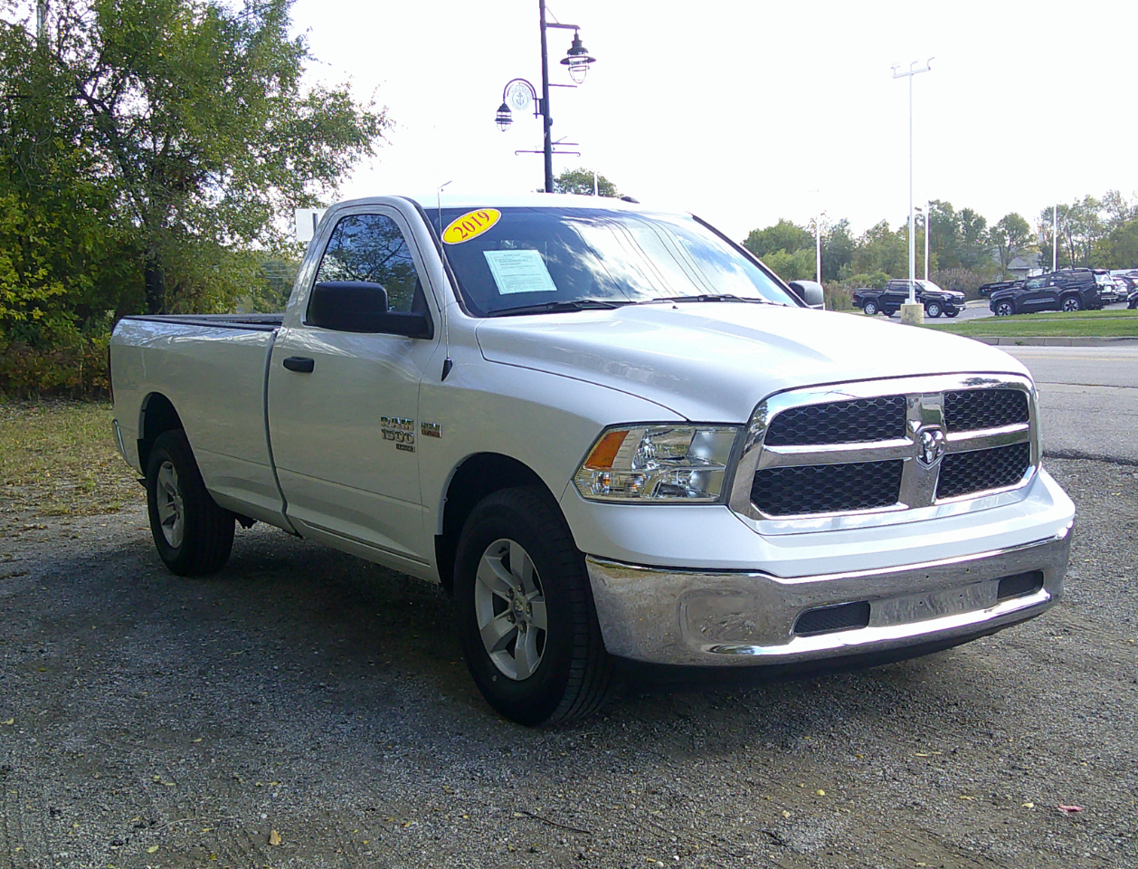 RAM 1500 Classic Tradesman 4x2 Reg Cab 8' Box 2019 RAM 1500 Classic Tradesman 4x2 Reg Cab 8' Box 2019
