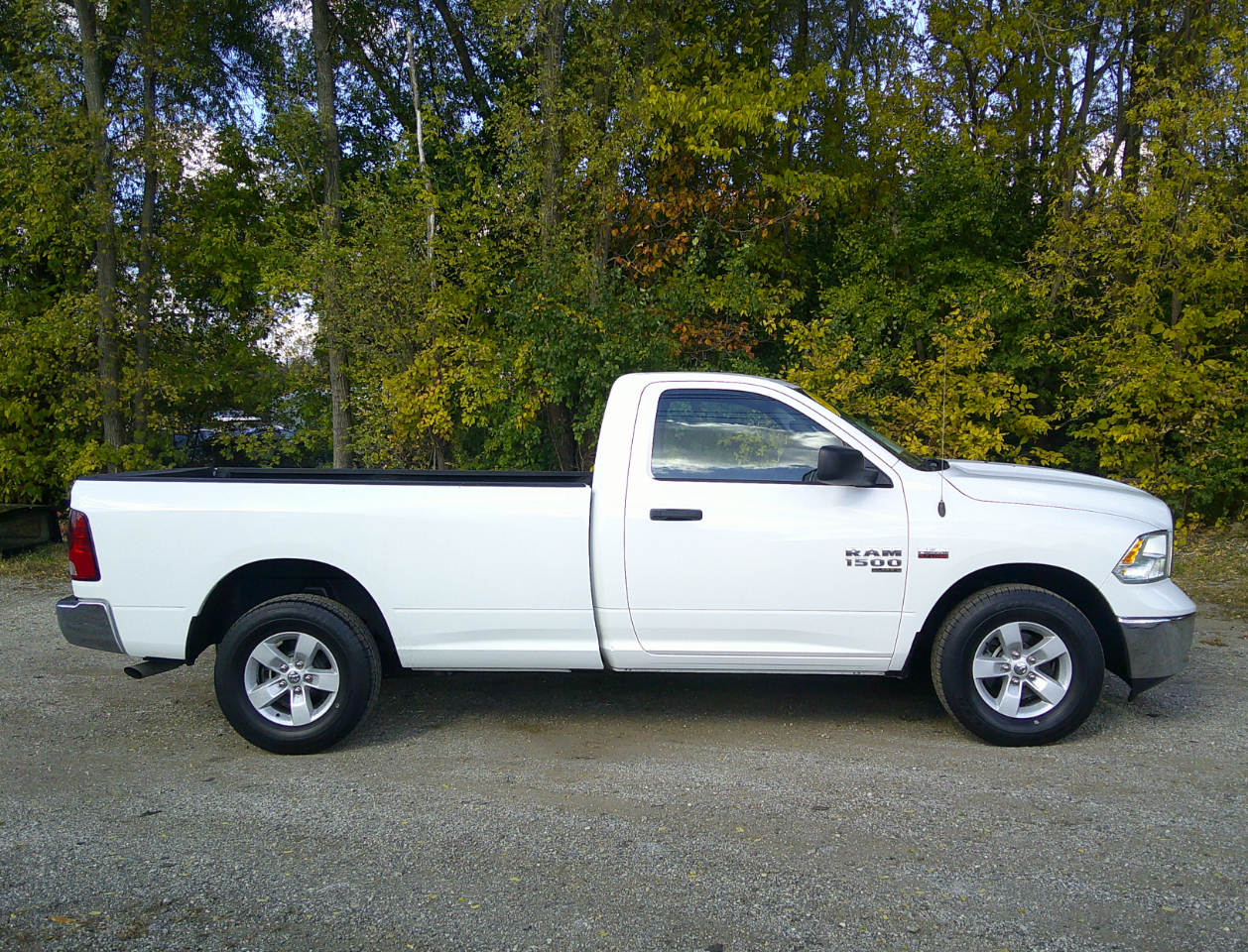 RAM 1500 Classic Tradesman 4x2 Reg Cab 8' Box 2019 RAM 1500 Classic Tradesman 4x2 Reg Cab 8' Box 2019