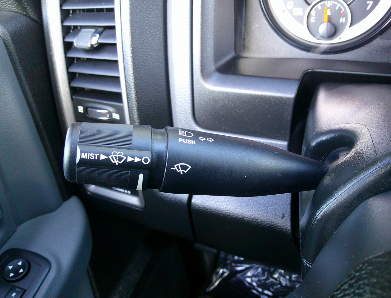 RAM 1500 Classic Tradesman 4x2 Reg Cab 8' Box 2019 RAM 1500 Classic Tradesman 4x2 Reg Cab 8' Box 2019