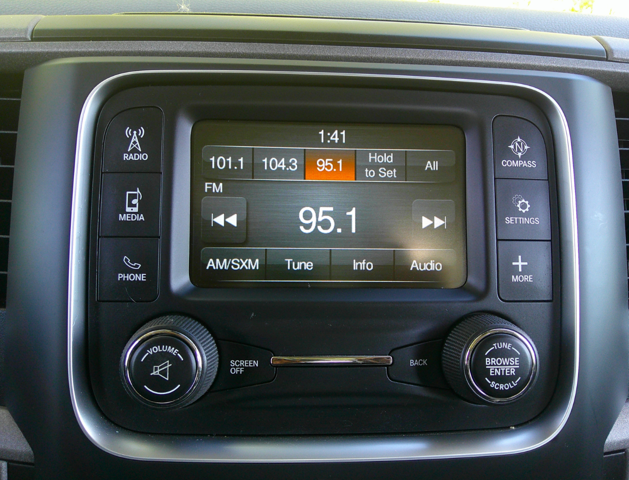 RAM 1500 Classic Tradesman 4x2 Reg Cab 8' Box 2019 RAM 1500 Classic Tradesman 4x2 Reg Cab 8' Box 2019