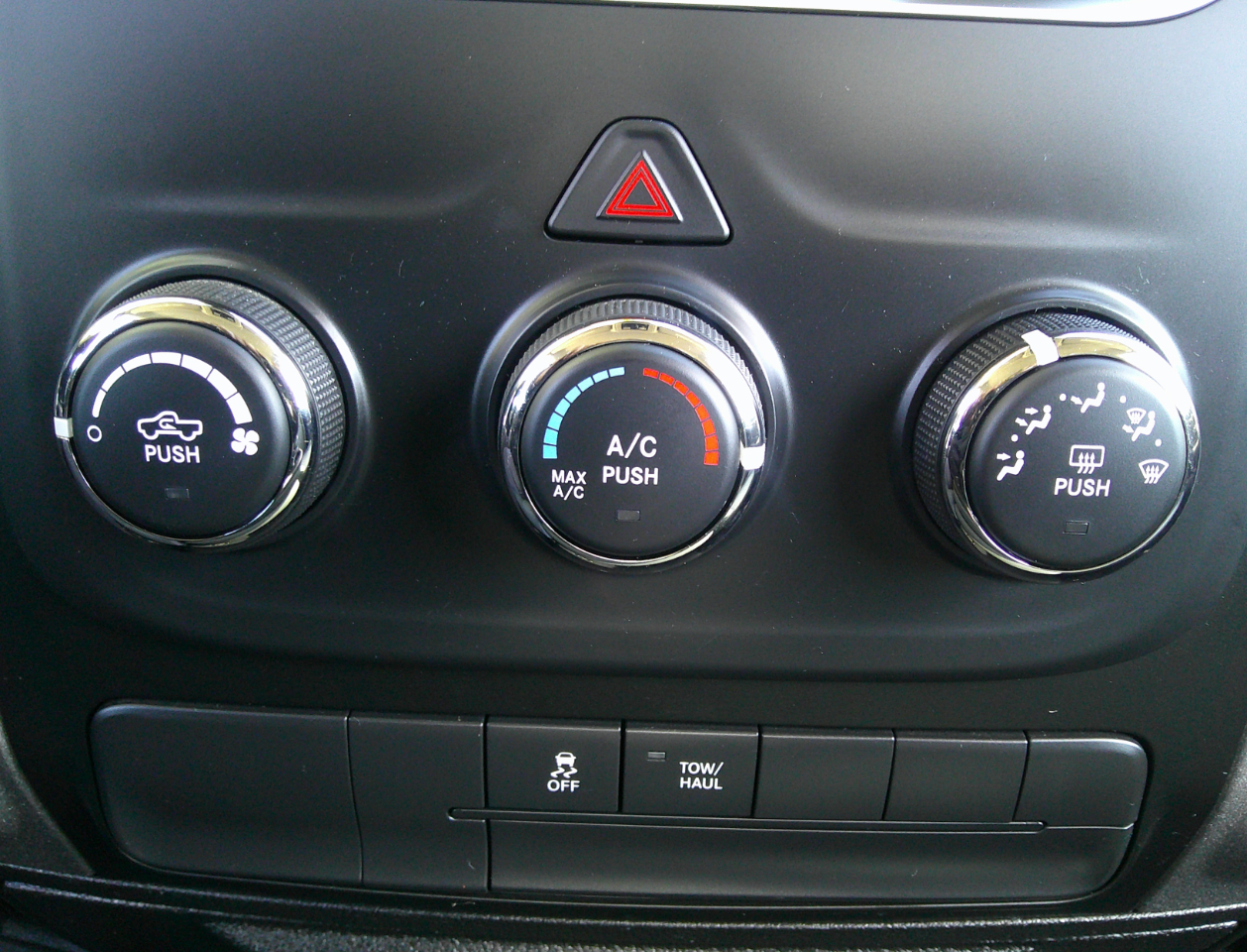 RAM 1500 Classic Tradesman 4x2 Reg Cab 8' Box 2019 RAM 1500 Classic Tradesman 4x2 Reg Cab 8' Box 2019