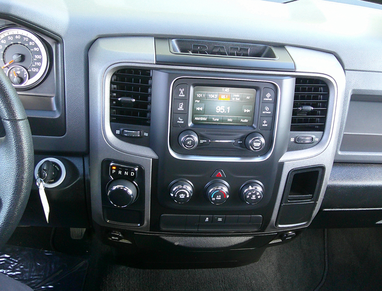 RAM 1500 Classic Tradesman 4x2 Reg Cab 8' Box 2019 RAM 1500 Classic Tradesman 4x2 Reg Cab 8' Box 2019