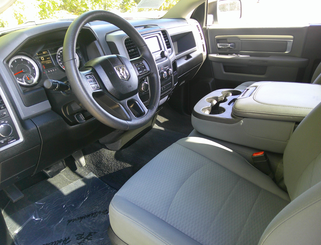 RAM 1500 Classic Tradesman 4x2 Reg Cab 8' Box 2019 RAM 1500 Classic Tradesman 4x2 Reg Cab 8' Box 2019