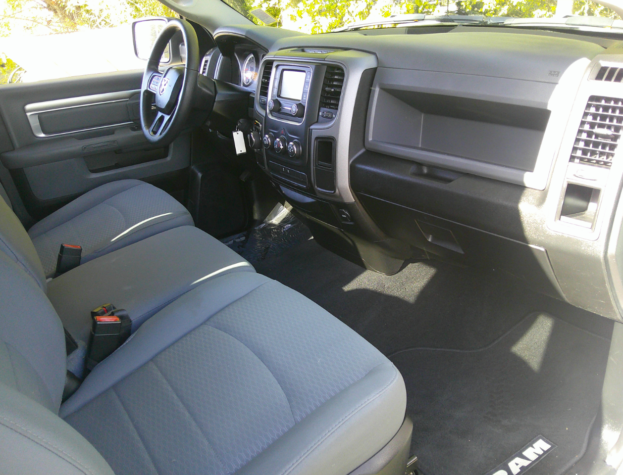 RAM 1500 Classic Tradesman 4x2 Reg Cab 8' Box 2019 RAM 1500 Classic Tradesman 4x2 Reg Cab 8' Box 2019