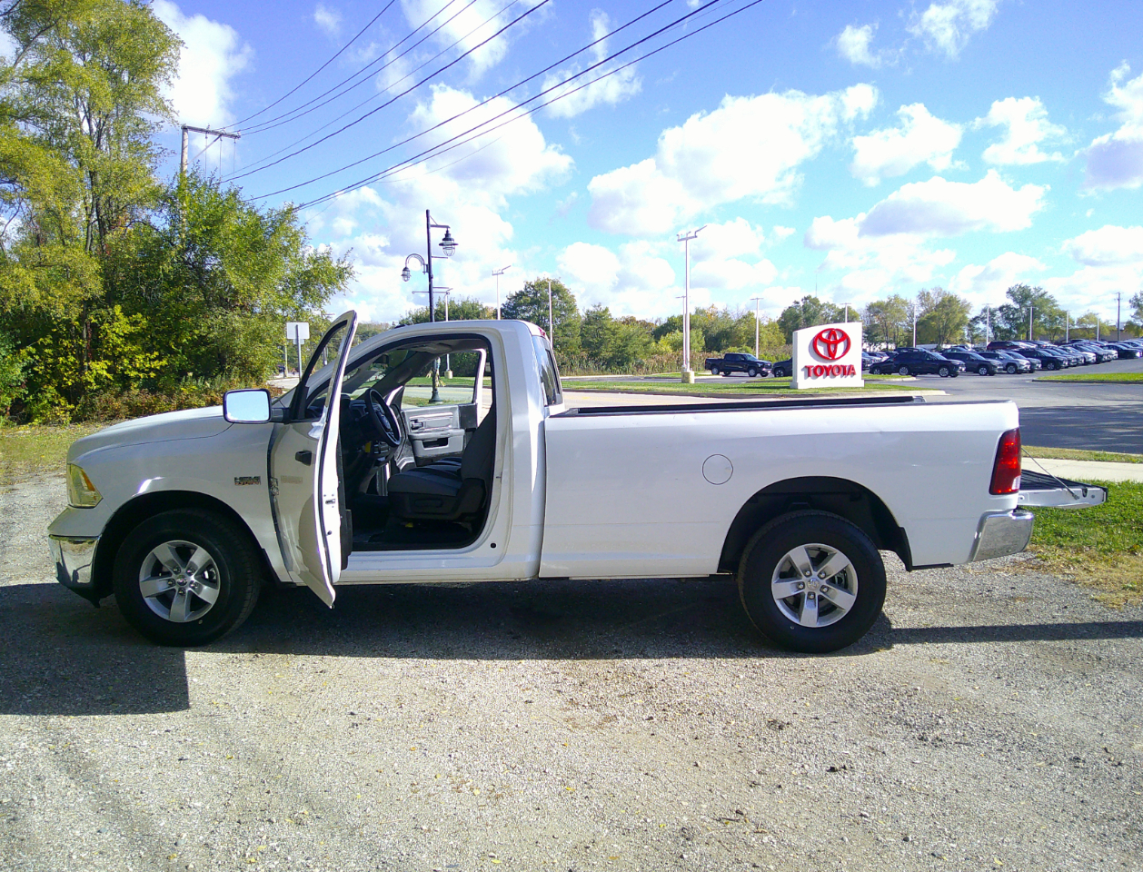 RAM 1500 Classic Tradesman 4x2 Reg Cab 8' Box 2019 RAM 1500 Classic Tradesman 4x2 Reg Cab 8' Box 2019