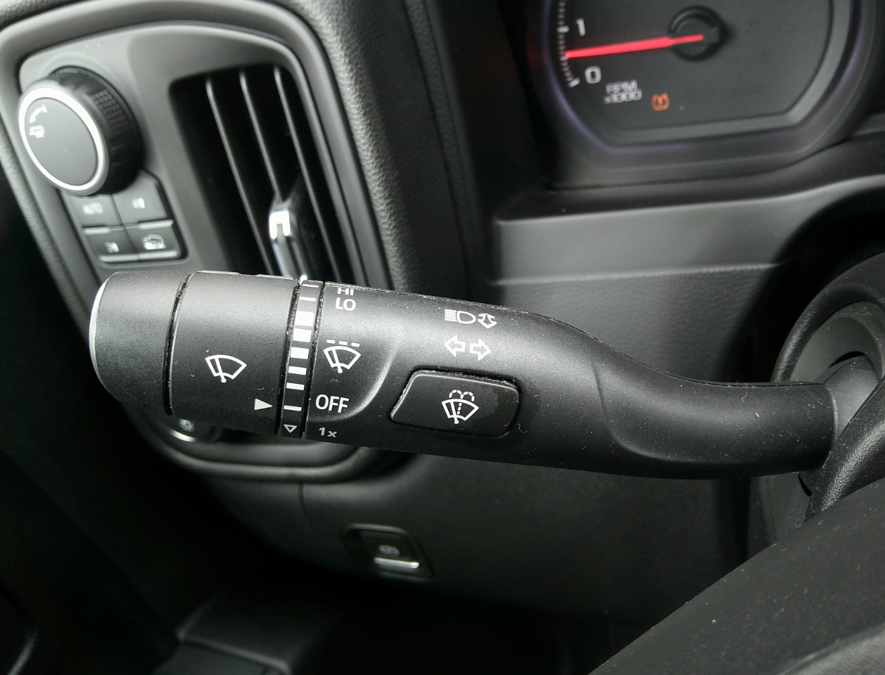 Chevrolet Silverado 1500 4WD Crew Cab 147" Custom 2020