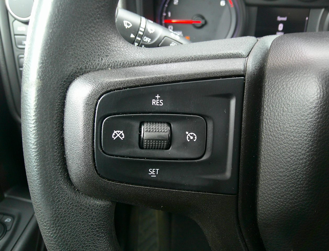 Chevrolet Silverado 1500 4WD Crew Cab 147" Custom 2020