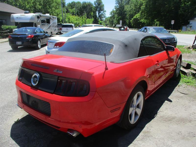 Ford Mustang GT convertible 2014