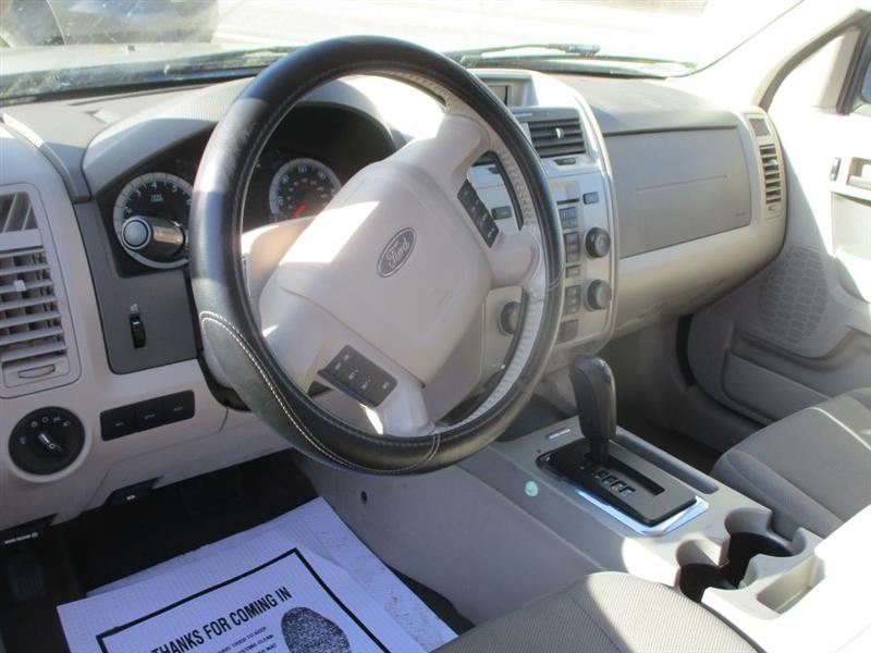 Ford Escape XLT FWD 2010