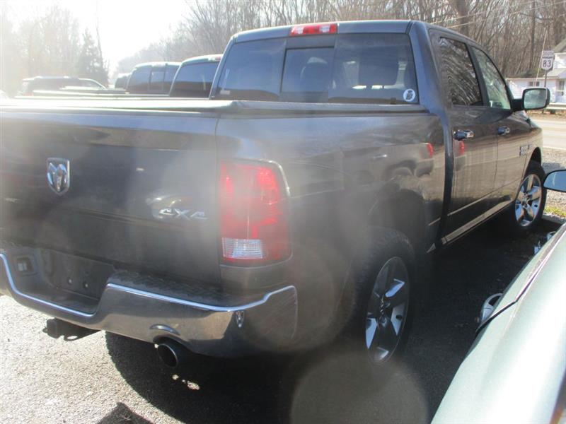 RAM 1500 SLT Crew Cab SWB 4WD 2015
