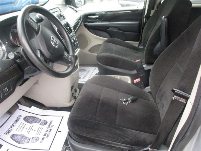 Dodge Grand Caravan SE 2012