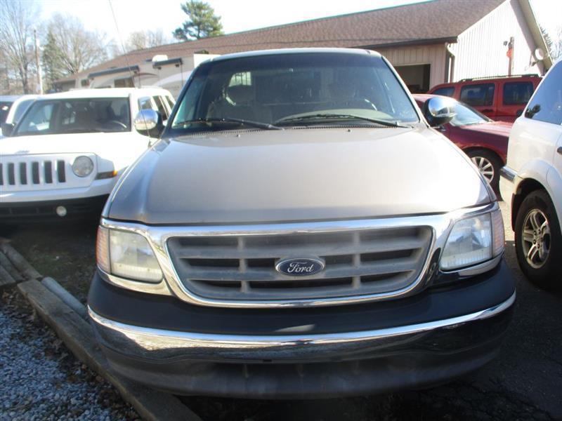 Ford F-150 XL SuperCab Short Bed 2WD 2002