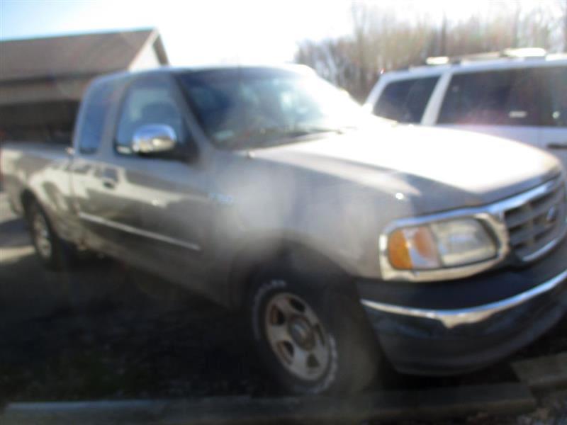 Ford F-150 XL SuperCab Short Bed 2WD 2002