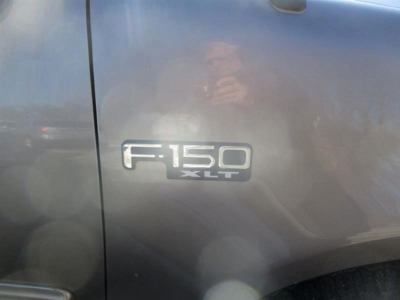 Ford F-150 XL SuperCab Short Bed 2WD 2002