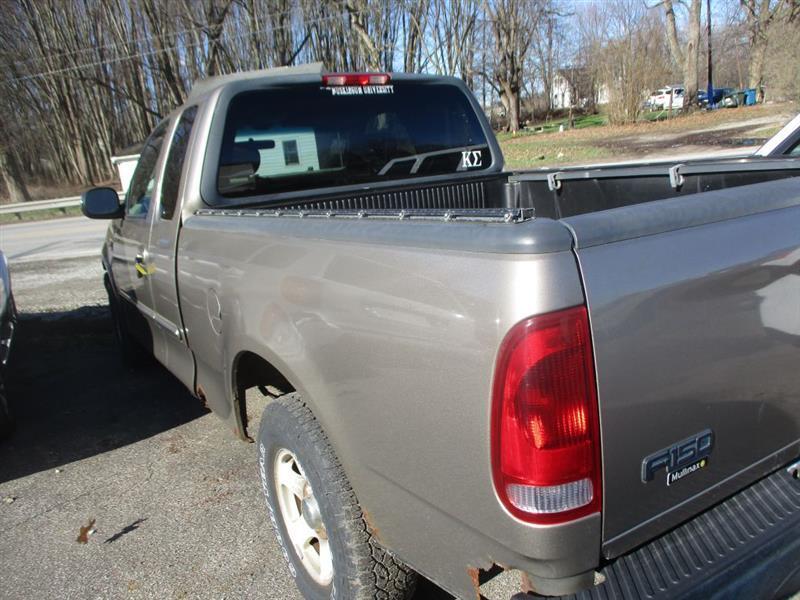 Ford F-150 XL SuperCab Short Bed 2WD 2002