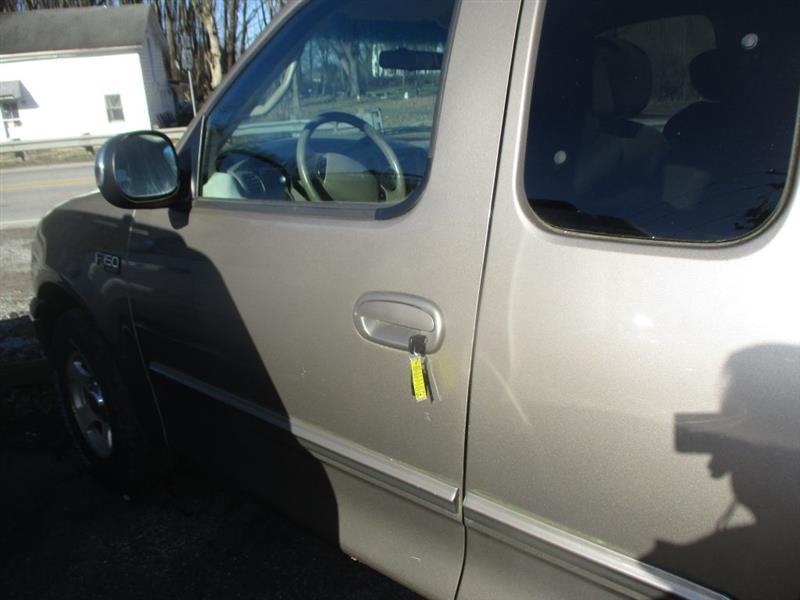 Ford F-150 XL SuperCab Short Bed 2WD 2002