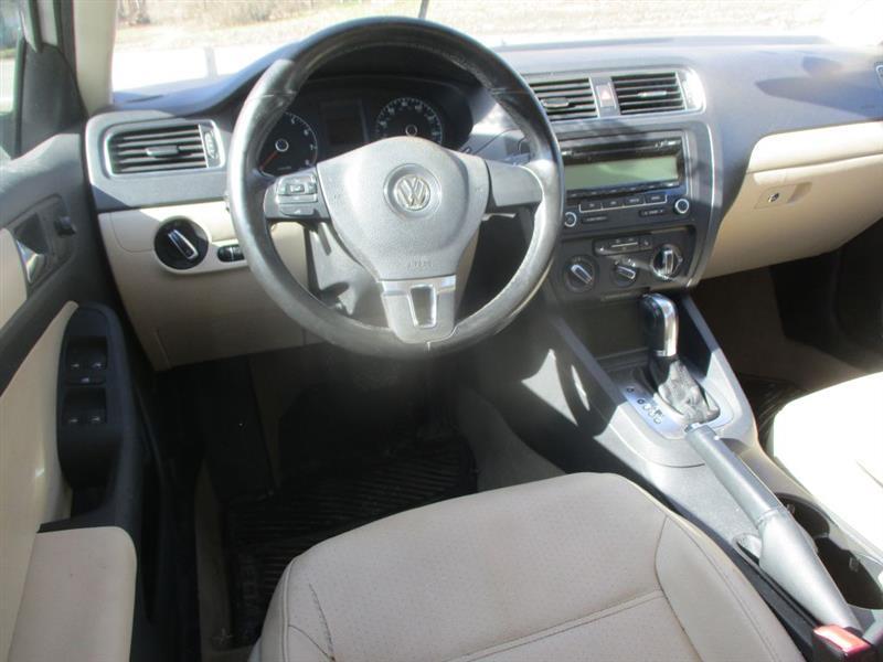 Volkswagen Jetta SE 2011