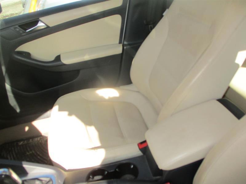 Volkswagen Jetta SE 2011