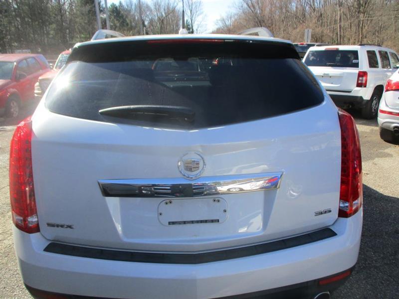 Cadillac SRX Base 2012