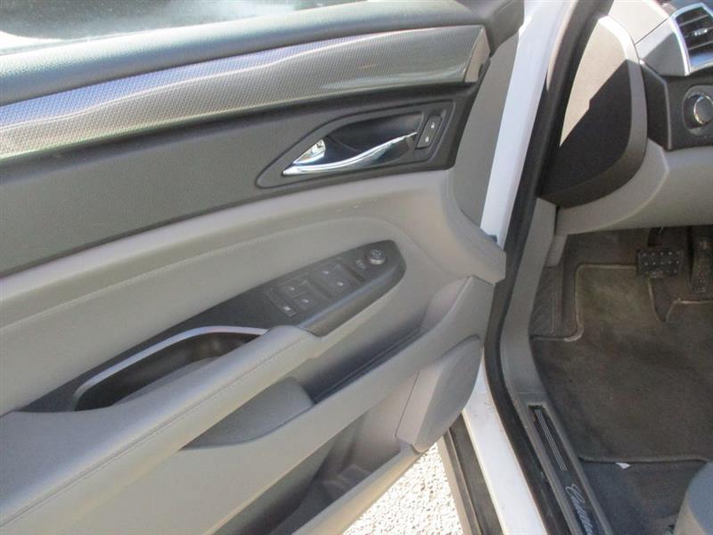 Cadillac SRX Base 2012