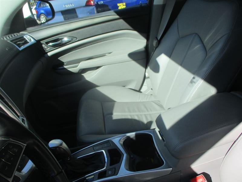 Cadillac SRX Base 2012