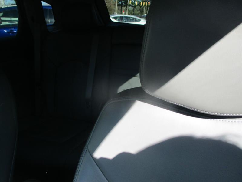 Cadillac SRX Base 2012