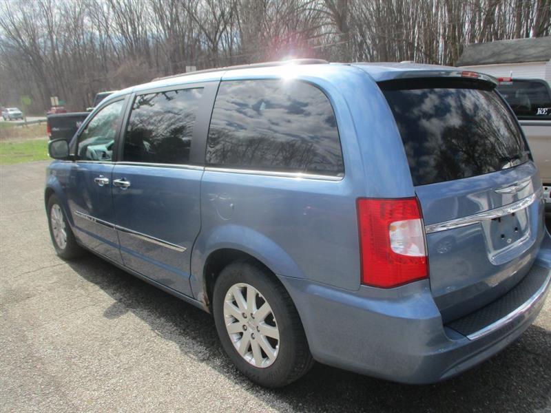 Chrysler Town & Country Touring-L 2012
