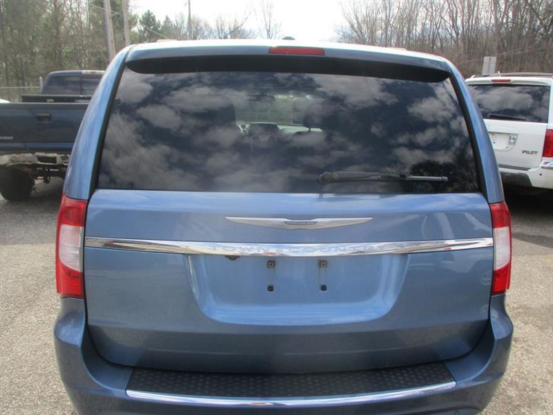 Chrysler Town & Country Touring-L 2012