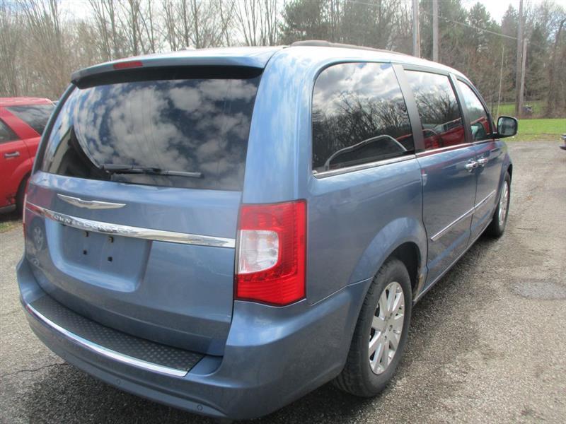 Chrysler Town & Country Touring-L 2012