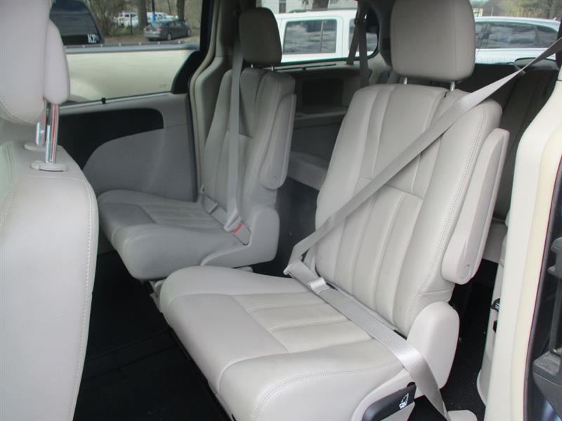 Chrysler Town & Country Touring-L 2012