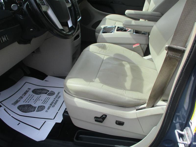 Chrysler Town & Country Touring-L 2012