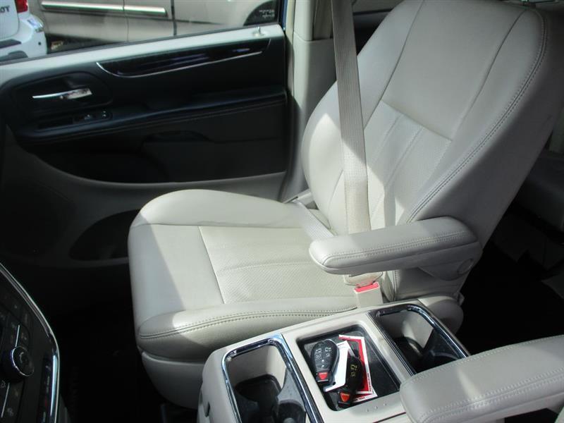 Chrysler Town & Country Touring-L 2012