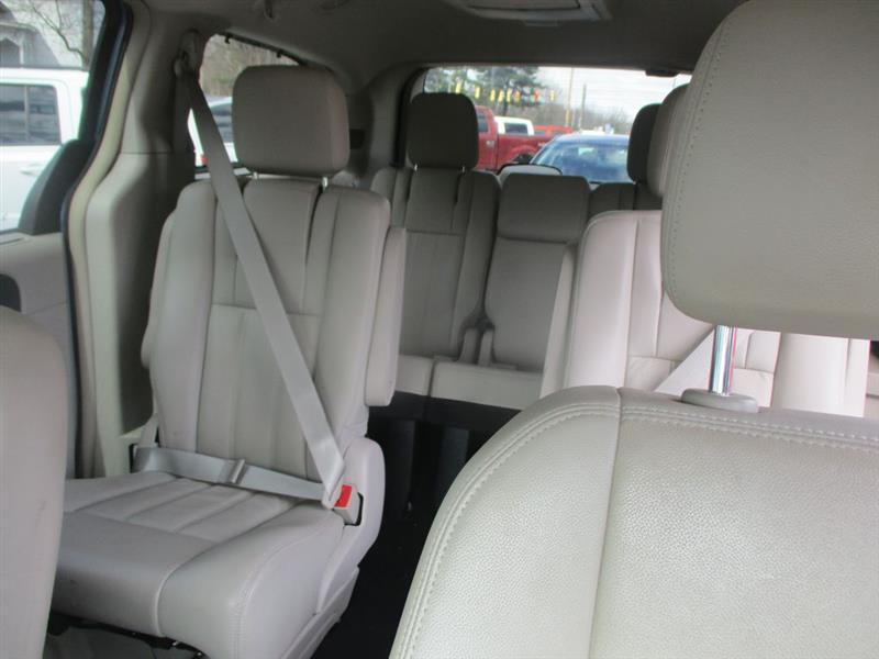 Chrysler Town & Country Touring-L 2012